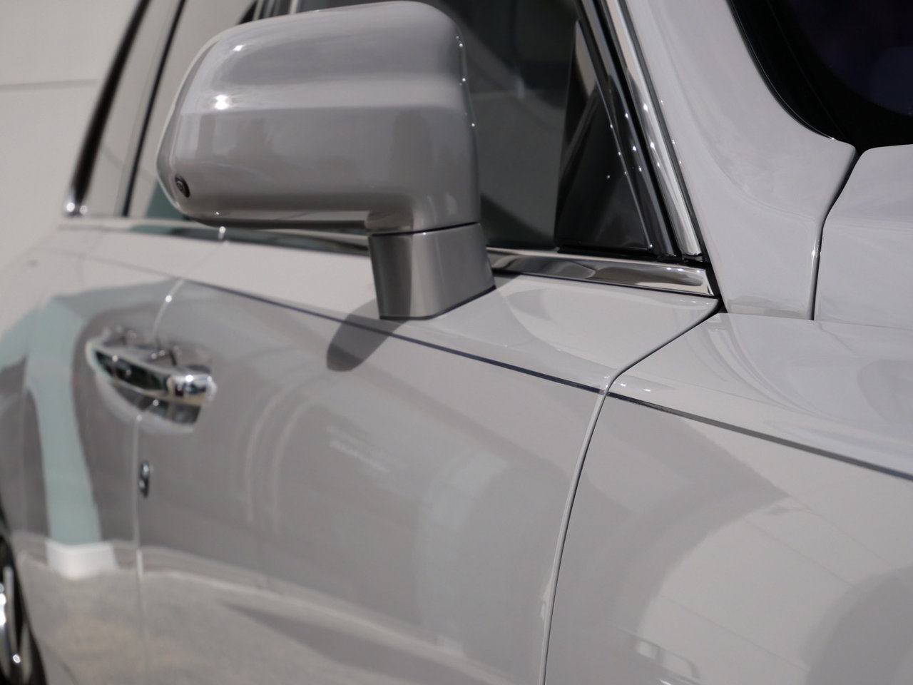 Used 2025 Rolls-Royce Cullinan AWD/4WD image 13