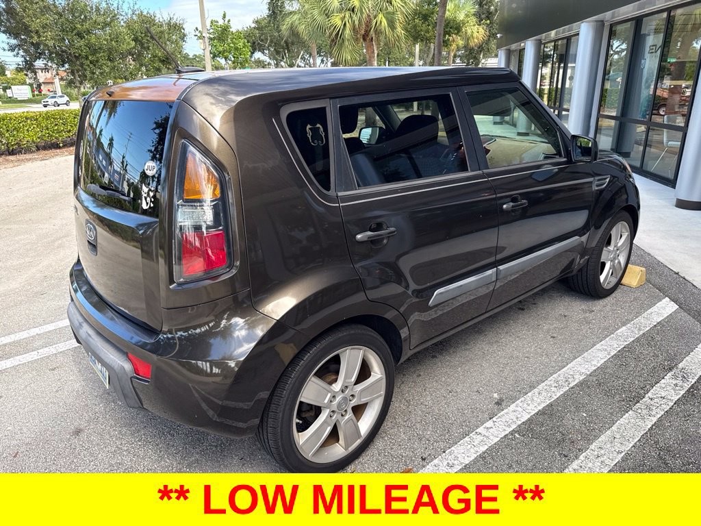 Used 2011 Kia Soul ! FWD image 4