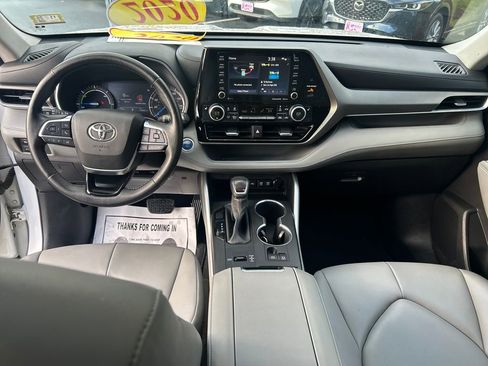 Used 2020 Toyota Highlander XLE image 26