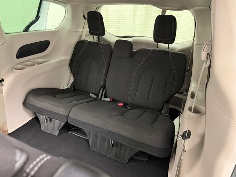 Used 2023 Chrysler Voyager LX FWD image 16