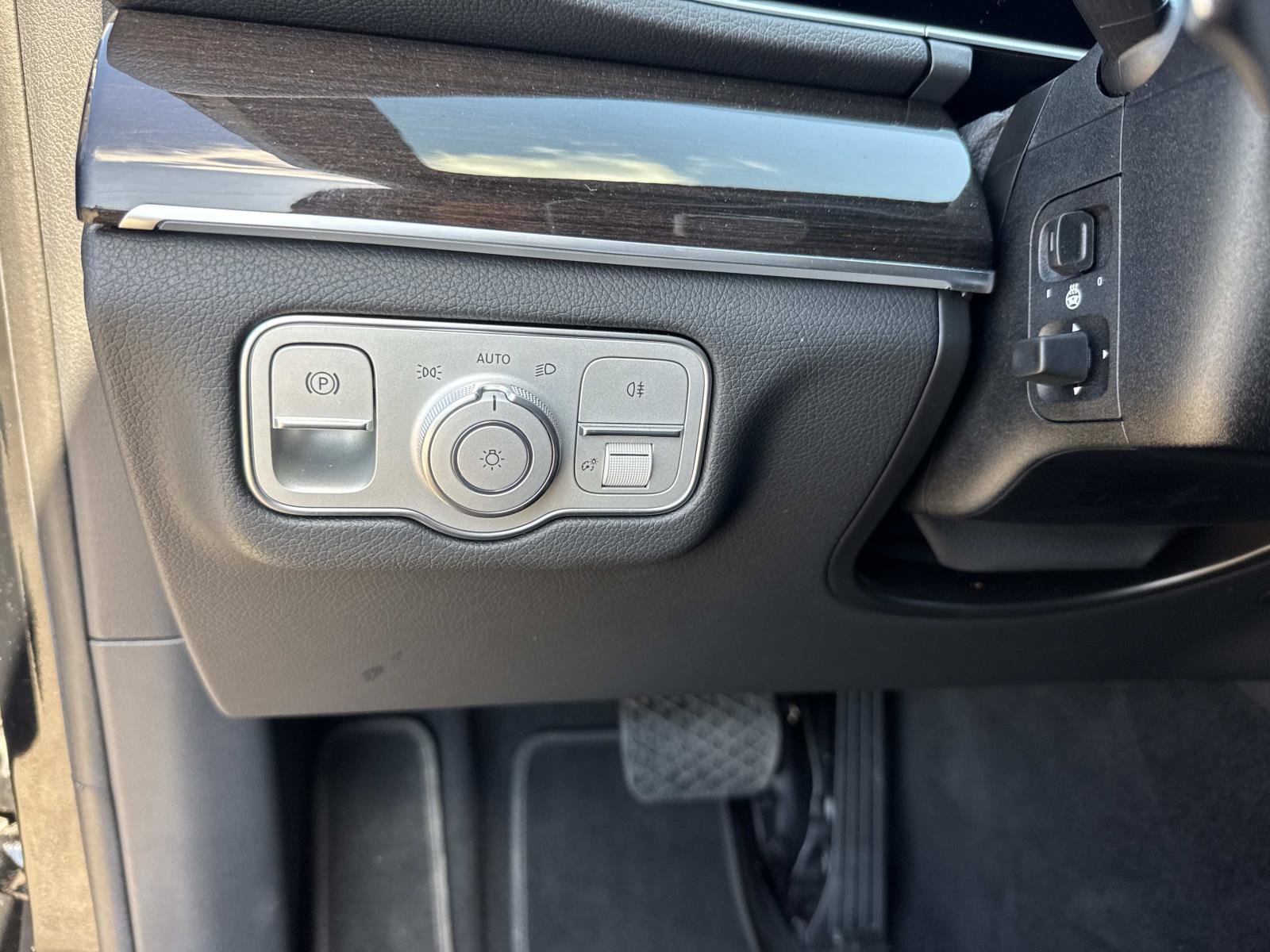 Certified 2025 Mercedes-Benz GLE 350 4MATIC image 33