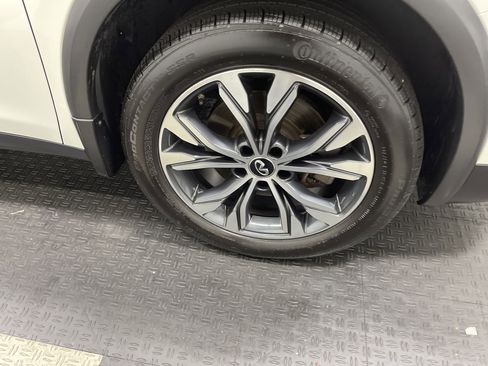 Used 2018 INFINITI QX30 Premium w/ Cargo Package image 28