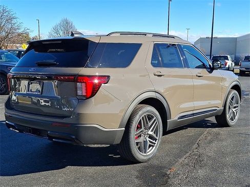 New 2026 Ford Explorer ST-Line w/ ST-Line Street Pack image 3