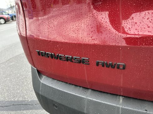 Used 2021 Chevrolet Traverse LT w/ LPO, Blackout Package image 11