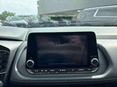 Used 2025 Nissan Rogue SV FWD image 24
