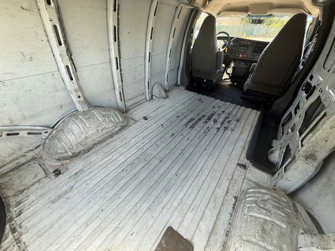 Used 2016 Chevrolet Express 2500 image 33