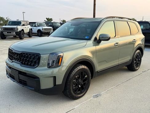 Used 2025 Kia Telluride AWD image 12