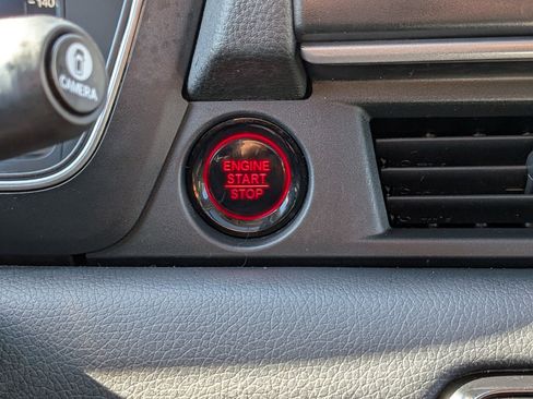 Certified 2025 Honda Pilot Elite image 16