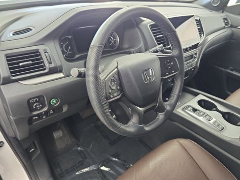 Certified 2025 Honda Passport EX-L image 16