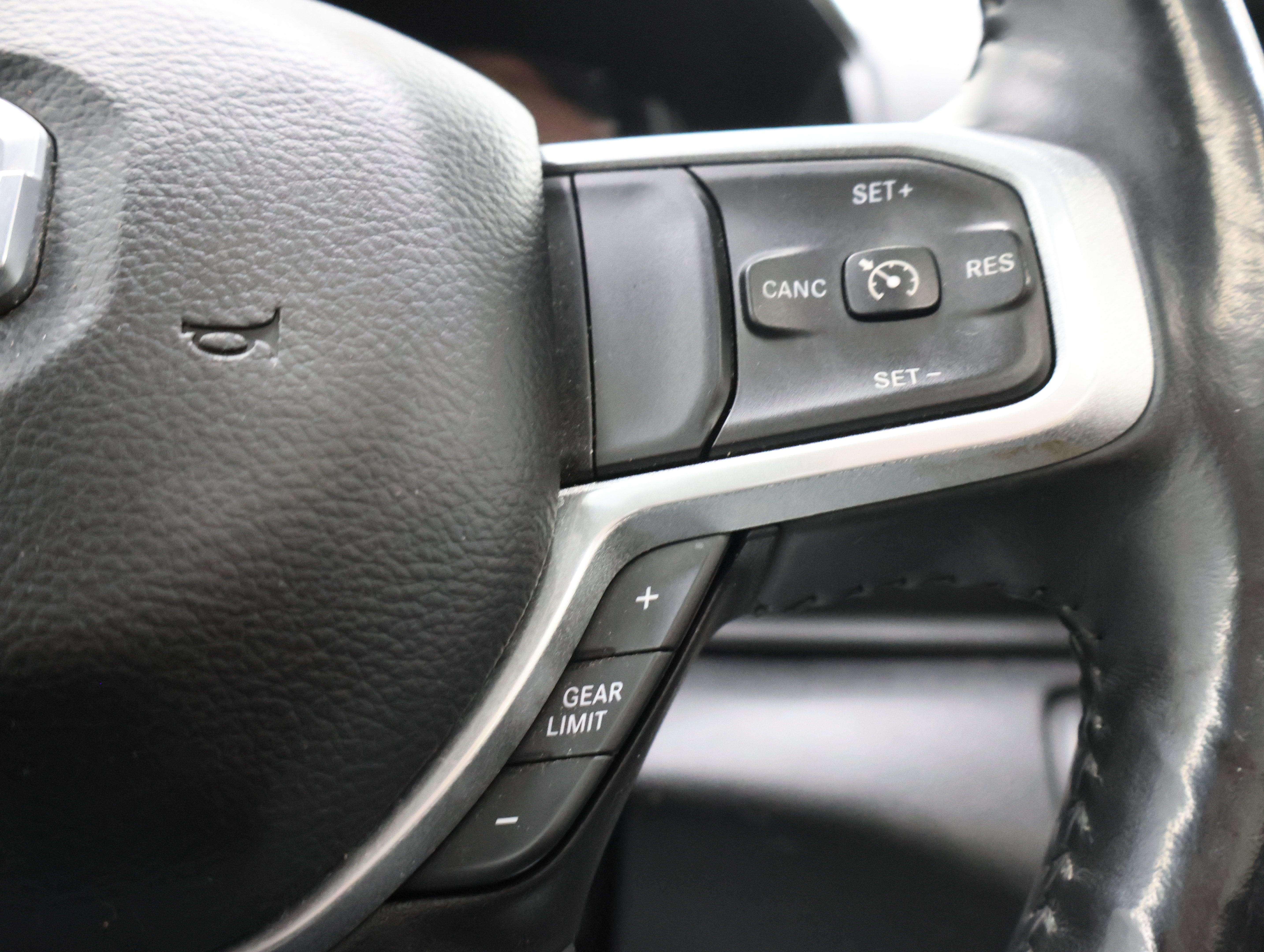 Used 2020 RAM 1500 Laramie AWD/4WD image 15