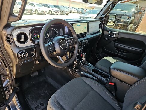 Used 2024 Jeep Wrangler Unlimited AWD/4WD image 11