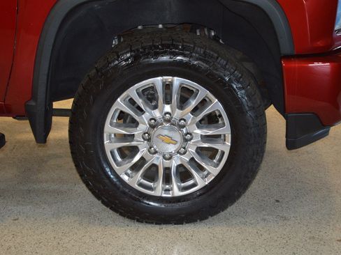 Used 2022 Chevrolet Silverado 2500 High Country w/ Technology Package AWD/4WD image 9