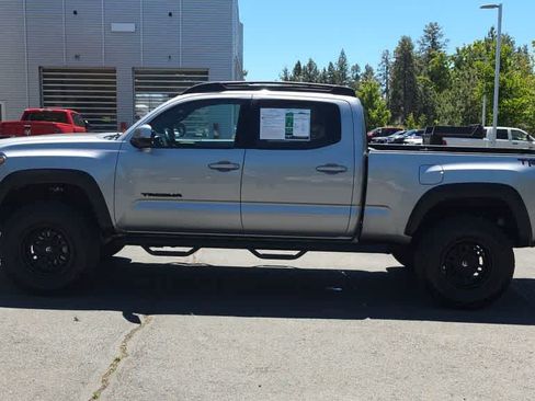 Used 2021 Toyota Tacoma TRD Off-Road w/ TRD Premium Off Road Package AWD/4WD image 5