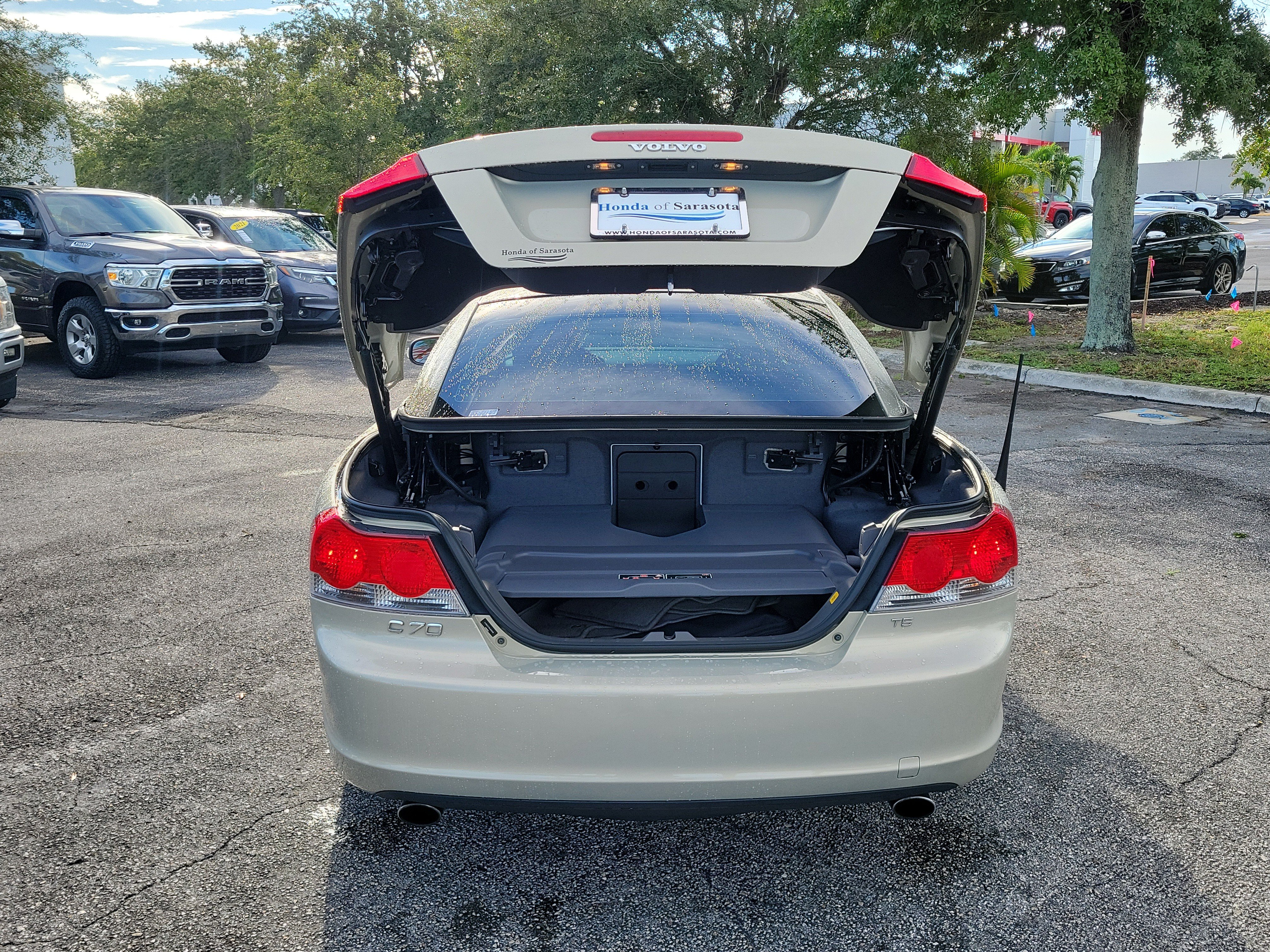 Used 2008 Volvo C70 T5 FWD image 11