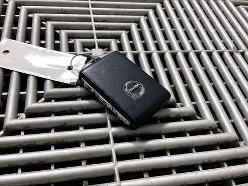 Used 2023 Volvo XC40 Recharge Plus w/ Protection Package Premier AWD/4WD image 11