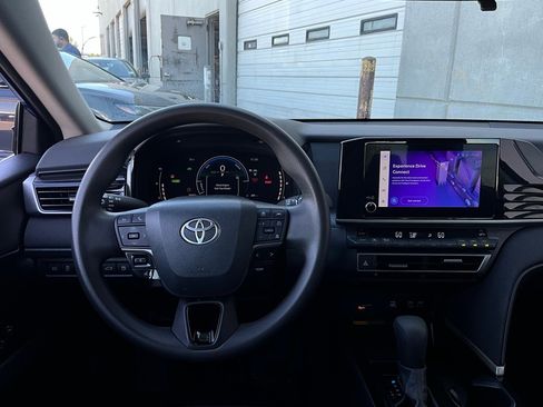 Used 2025 Toyota Camry LE image 13