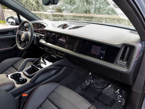 New 2026 Porsche Cayenne GTS image 53