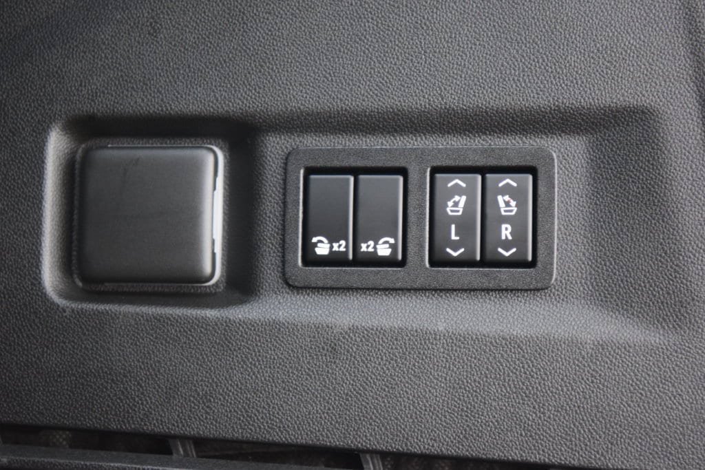 Used 2022 Chevrolet Tahoe LT w/ Luxury Package AWD/4WD image 24