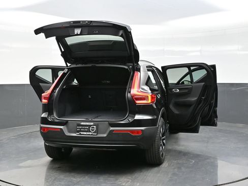 Used 2024 Volvo XC40 B5 Plus image 38