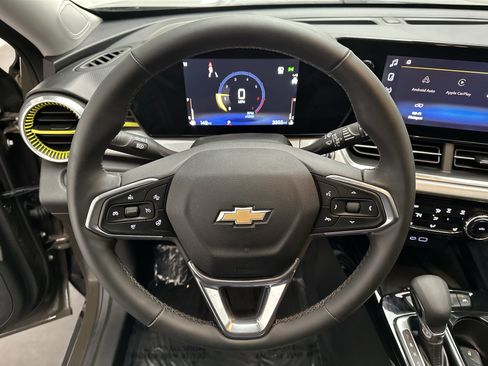 Used 2024 Chevrolet Trax LT w/ Sunroof Package image 24