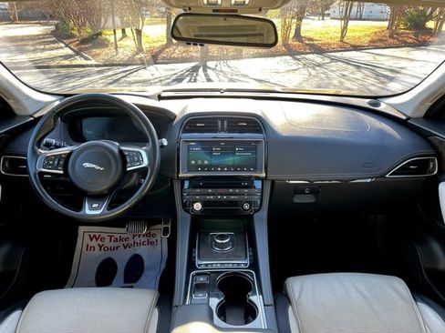 Used 2017 Jaguar F-PACE R-Sport image 28