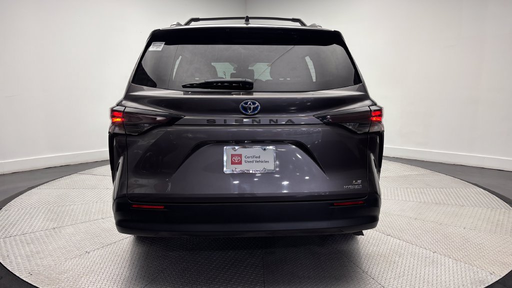 Certified 2024 Toyota Sienna LE FWD image 35