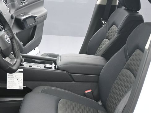 New 2026 Nissan Pathfinder SV AWD/4WD image 17