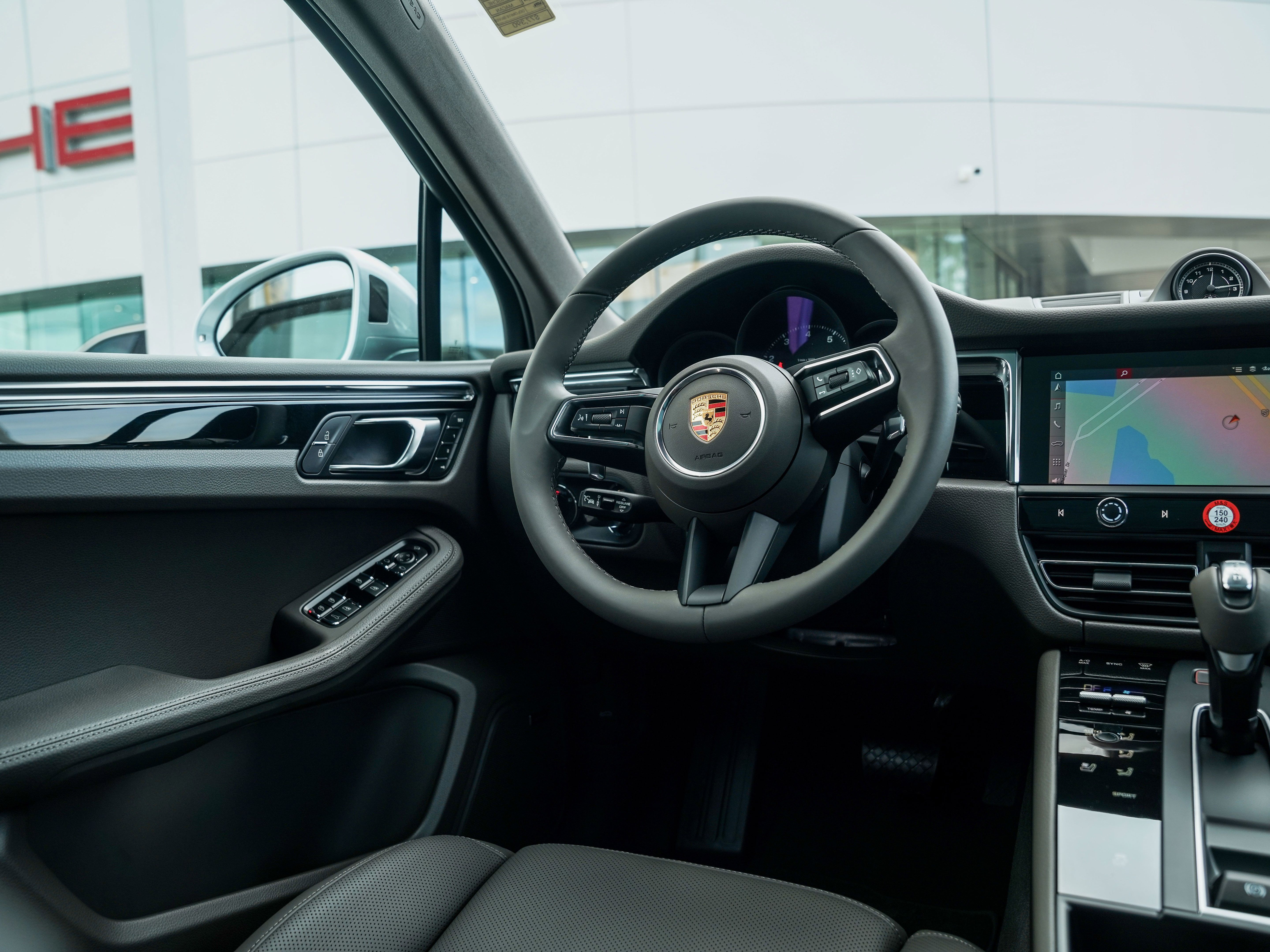 Certified 2026 Porsche Macan AWD/4WD image 26