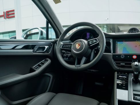 New 2026 Porsche Macan image 26