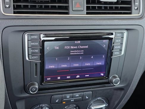 Used 2016 Volkswagen Jetta SE FWD image 13