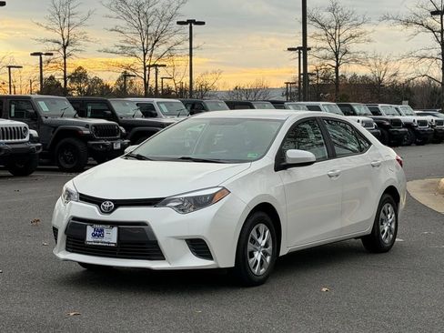 Used 2015 Toyota Corolla LE image 3