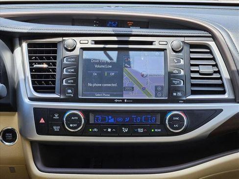 Used 2015 Toyota Highlander Limited FWD image 14