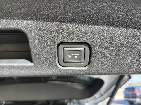 Used 2025 Buick Enclave Preferred image 32