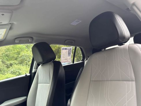 Used 2022 Chevrolet Trax LT w/ LT Convenience Package image 15