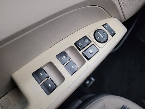 Used 2020 Hyundai Elantra SE w/ Winter Weather Package FWD image 27