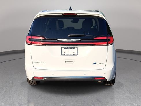 Used 2024 Chrysler Pacifica Limited FWD image 6