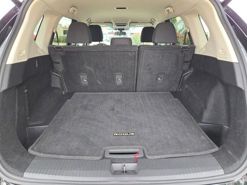 Certified 2025 Nissan Rogue SV image 25