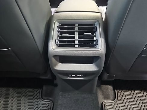 New 2026 Volkswagen Tiguan SE image 18