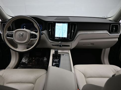 Used 2023 Volvo XC60 B5 Plus image 19