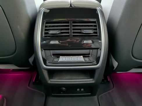 Certified 2025 BMW X7 xDrive40i w/ M Sport Package image 37