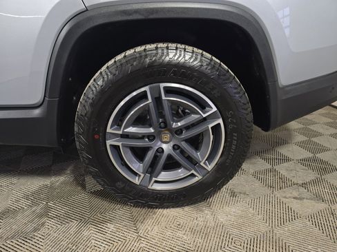 Used 2025 Rivian R1T Adventure image 10