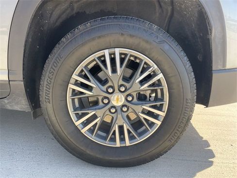 Used 2024 Chevrolet Traverse LS image 18