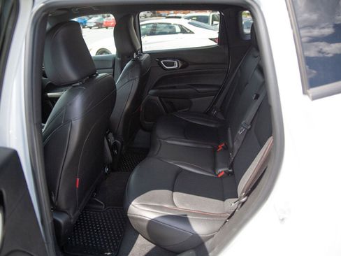 Used 2025 Jeep Compass Trailhawk AWD/4WD image 21