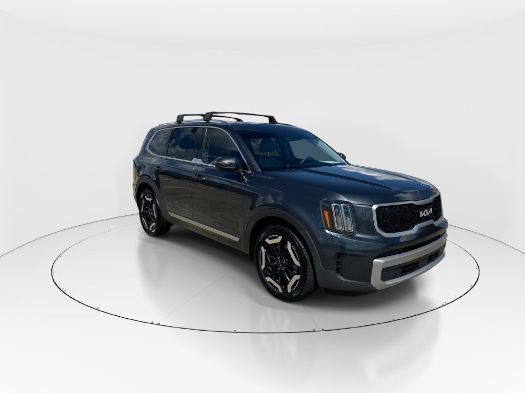 Used 2023 Kia Telluride EX w/ EX Captain's Chair Package FWD image 2