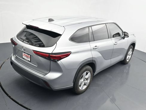 Used 2023 Toyota Highlander LE FWD image 27