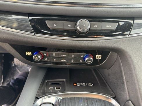 Used 2024 Buick Enclave Premium image 21