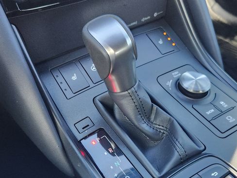 Used 2025 Lexus IS 300 F Sport image 11