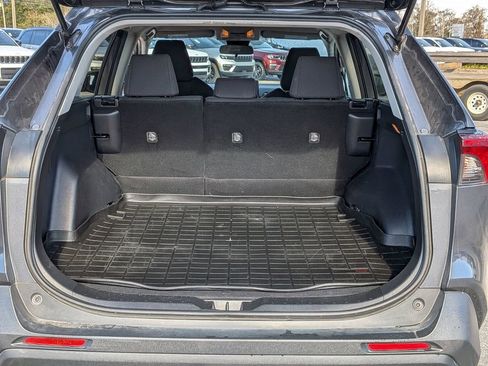 Used 2020 Toyota RAV4 LE image 31
