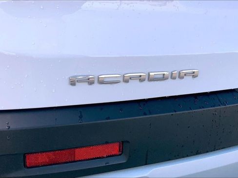 Used 2023 GMC Acadia SLE image 29