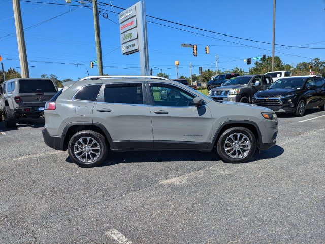 Used 2019 Jeep Cherokee Latitude Plus FWD image 4